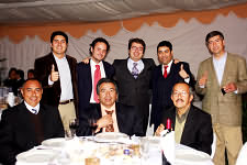 Nicolás Pavez en su casa, junto al Diputado Silber, candidatos y miembros de su comando. Foto por Kiko Benítez.