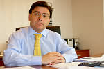 Mario Olavarría, Alcalde de Colina, en su despacho